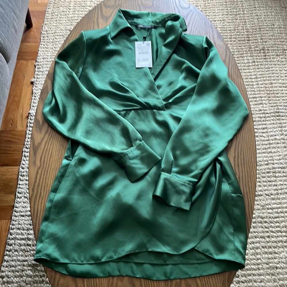 Short satin effect dress